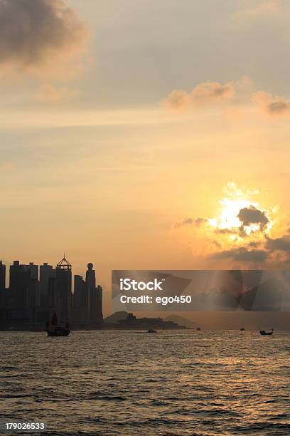 Foto de Hong Kong e mais fotos de stock de Arquitetura - Arquitetura, Arranha-céu, Centro Financeiro Two International