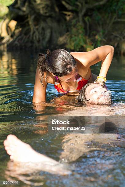 Foto de Jovem Casal Na Água e mais fotos de stock de Amor - Amor, Andar, Aventura