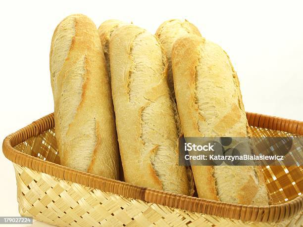 Baguette Per La Prima Colazione Isolato - Fotografie stock e altre immagini di Baguette - Baguette, Bianco, Cestino