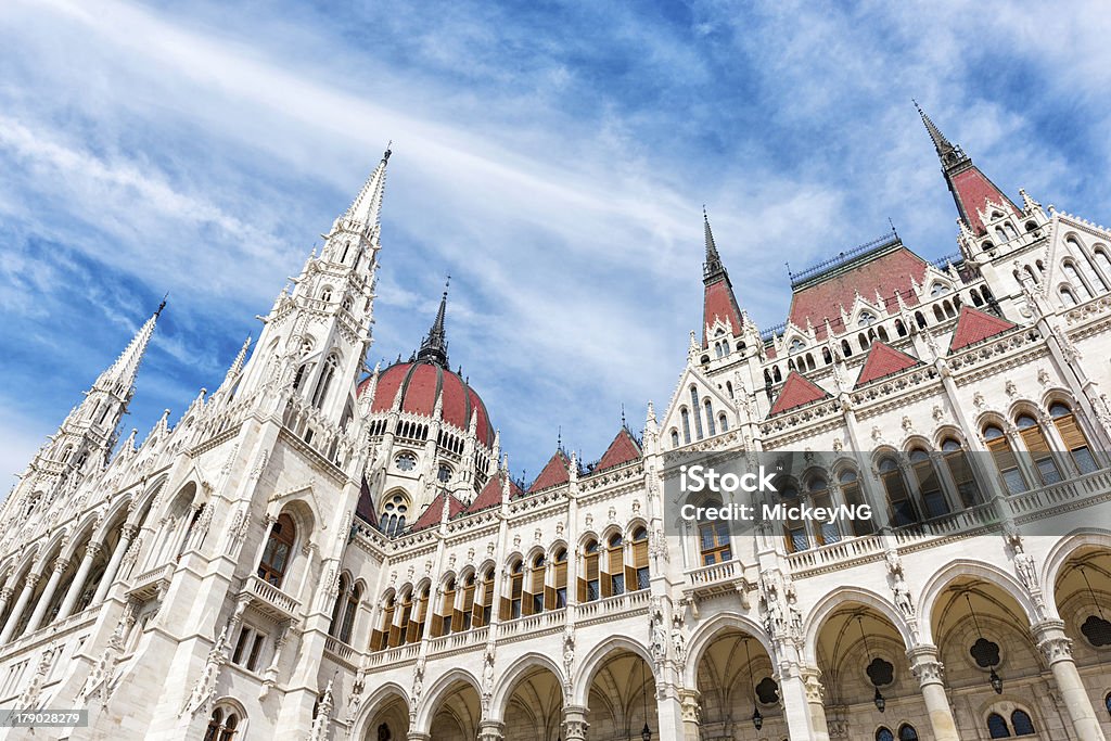 Vista diurna del Parlamento di Budapest - Foto stock royalty-free di Attila