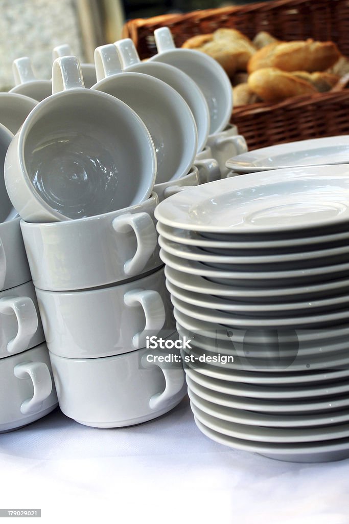 Placas blancas - Foto de stock de Cocina comercial libre de derechos