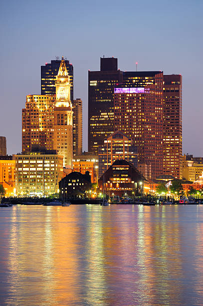 boston miejskie budynki - boston skyline panoramic night zdjęcia i obrazy z banku zdjęć