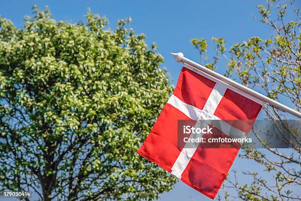 Bandera Danesa Foto de stock y más banco de imágenes de Bandera - Bandera, Bandera danesa, Bandera nacional