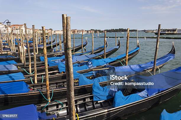 Venetian Gondolas - Fotografias de stock e mais imagens de Cidade - Cidade, Cultura Italiana, Em Frente de