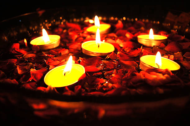 velas flotantes - floating candle fotografías e imágenes de stock