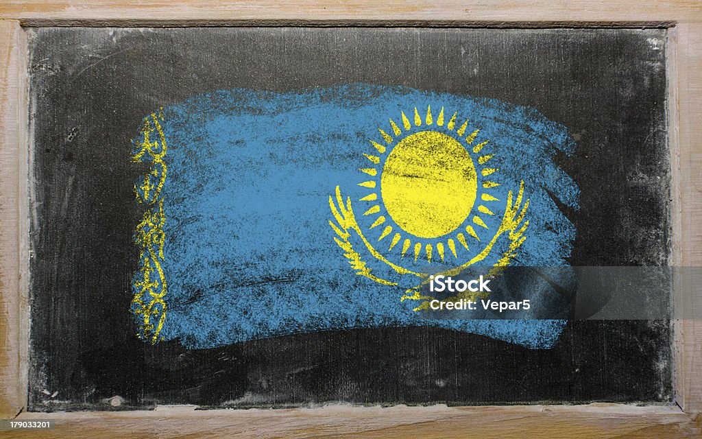 Bandiera di khazakstan sulla lavagna dipinta con gesso - Foto stock royalty-free di Affari