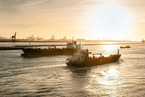 istock Ship in Nieuwe Waterweg canal 179034229
