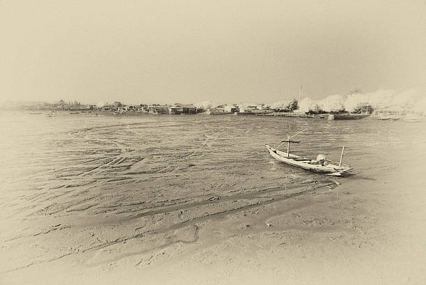 istock Wrecked boat at receding shore 179034547
