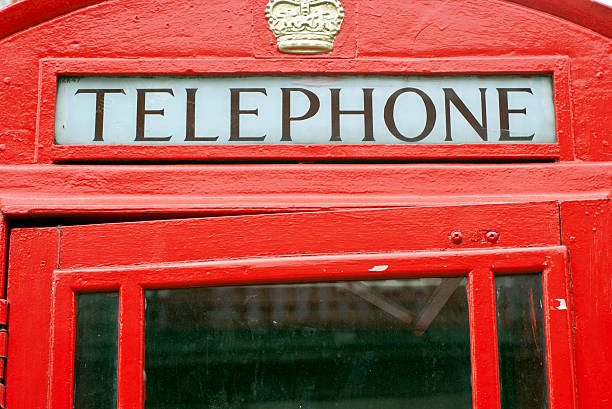 sobre londres-cabine de telefone vermelho brilhante, inglaterra, reino unido - st edwards crown - fotografias e filmes do acervo