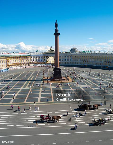 Coluna De Alexandre Na Praça Do Palácio Em São Petersburgo - Fotografias de stock e mais imagens de Museu estatal eremitério