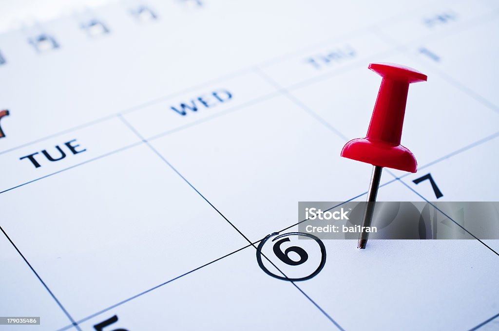 Push pin no calendário - Foto de stock de A Data royalty-free