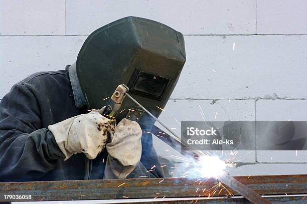 Soldador - Fotografias de stock e mais imagens de Adulto - Adulto, Aço, Elétrodo