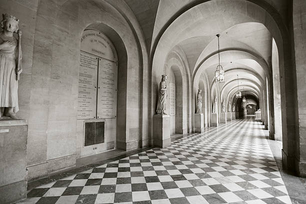 interior de palácio hallway - palace entrance hall indoors floor imagens e fotografias de stock