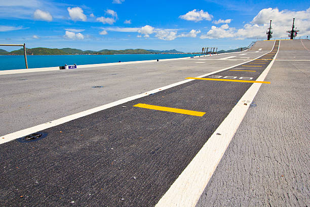 istock The aircraft carrier 179039186