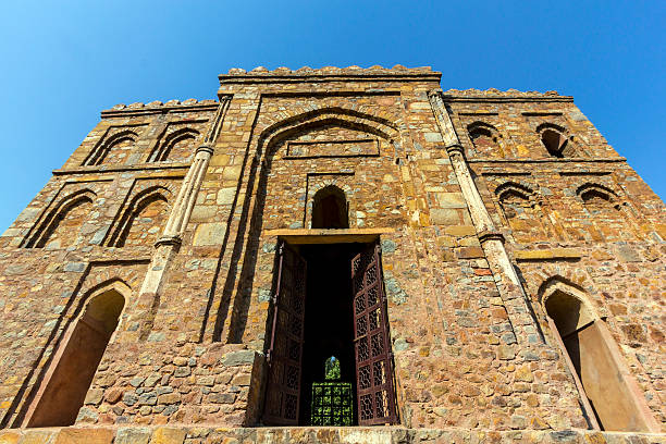 istock Dadi potis tomb in Lodi Garden 179040387