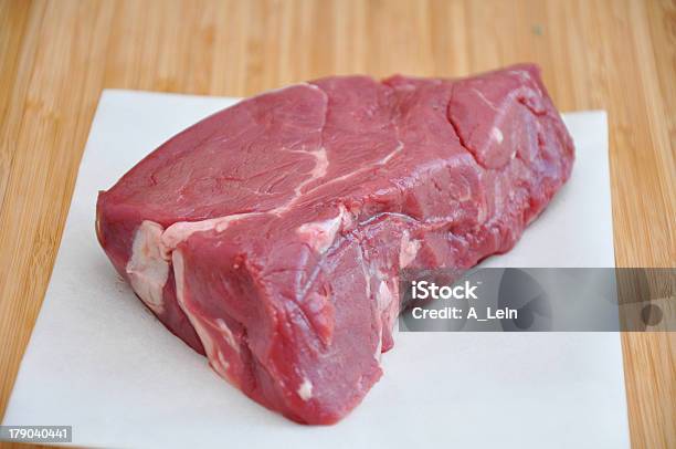 Photo libre de droit de Raw Steak Rouge banque d'images et plus d'images libres de droit de Affectueux - Affectueux, Aliment, Aliment cru