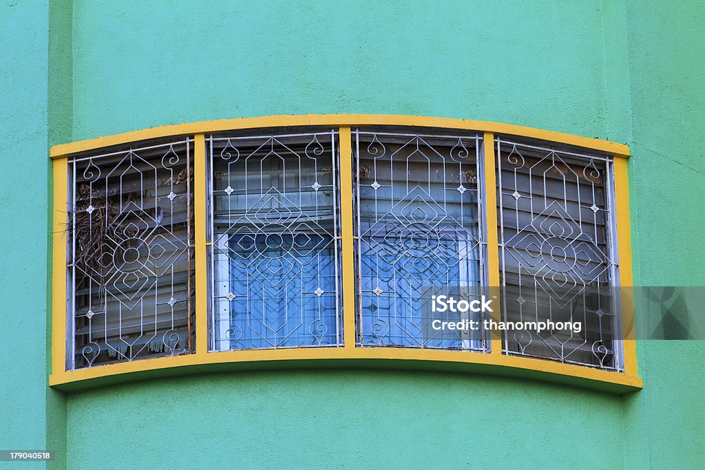 하나의 windows 및 바 - 로열티 프리 0명 스톡 사진