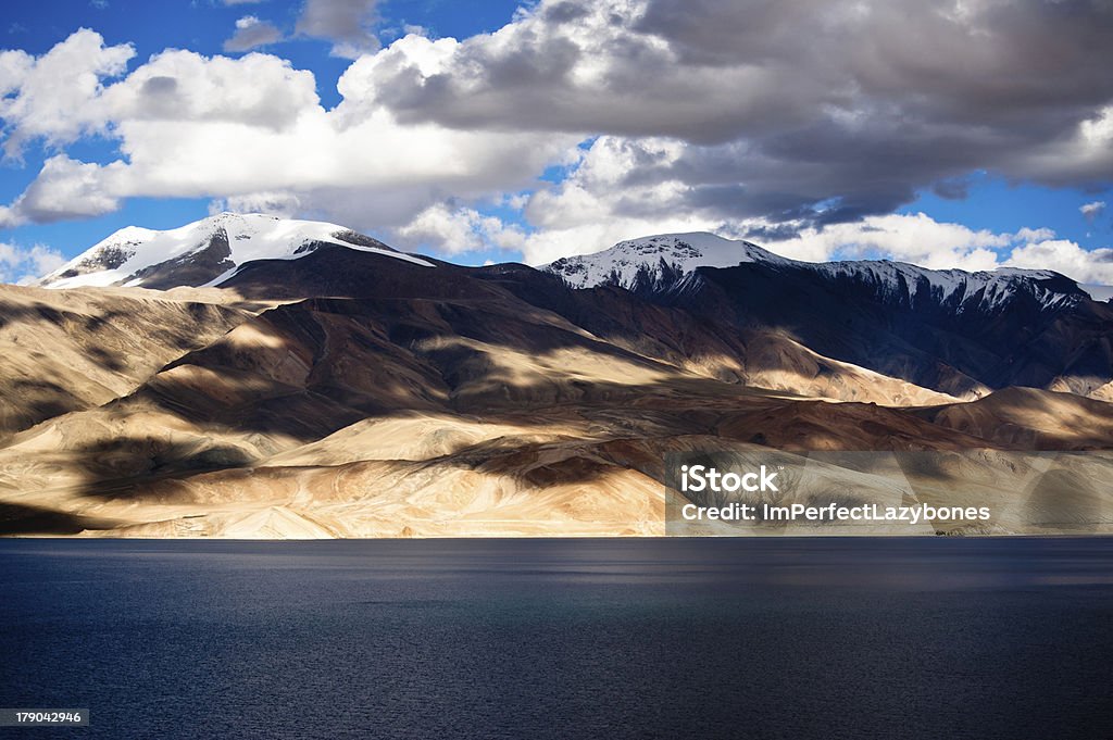 해질녘까지 (Tso Moriri 레이브.  Himalaya 산맥 - 로열티 프리 0명 스톡 사진