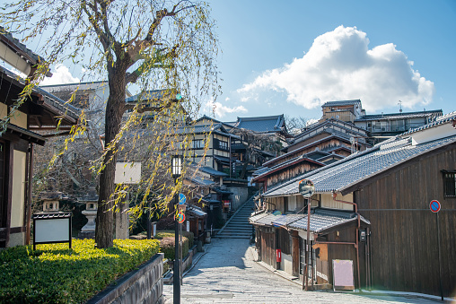 Higashiyama, The district was built to accommodate the needs of travellers and visitors.