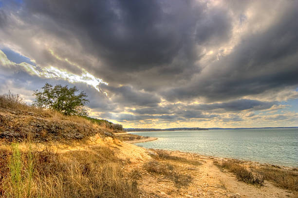istock Canyon Lake Shoreline 179044419