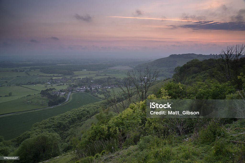 Alba sul vivace paesaggio di campagna - Foto stock royalty-free di Alba - Crepuscolo