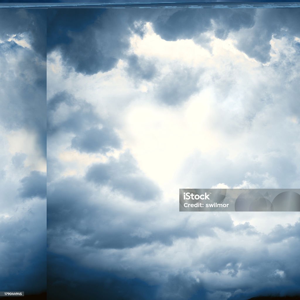 Cloudscape dramática azul - Foto de stock de Azul royalty-free