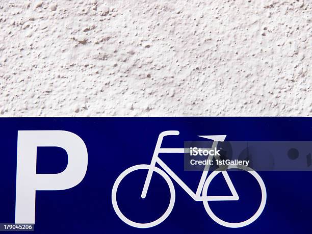 自転車用の駐車場 - アルファベットのPのストックフォトや画像を多数ご用意 - アルファベットのP, メッセージ, 一つ