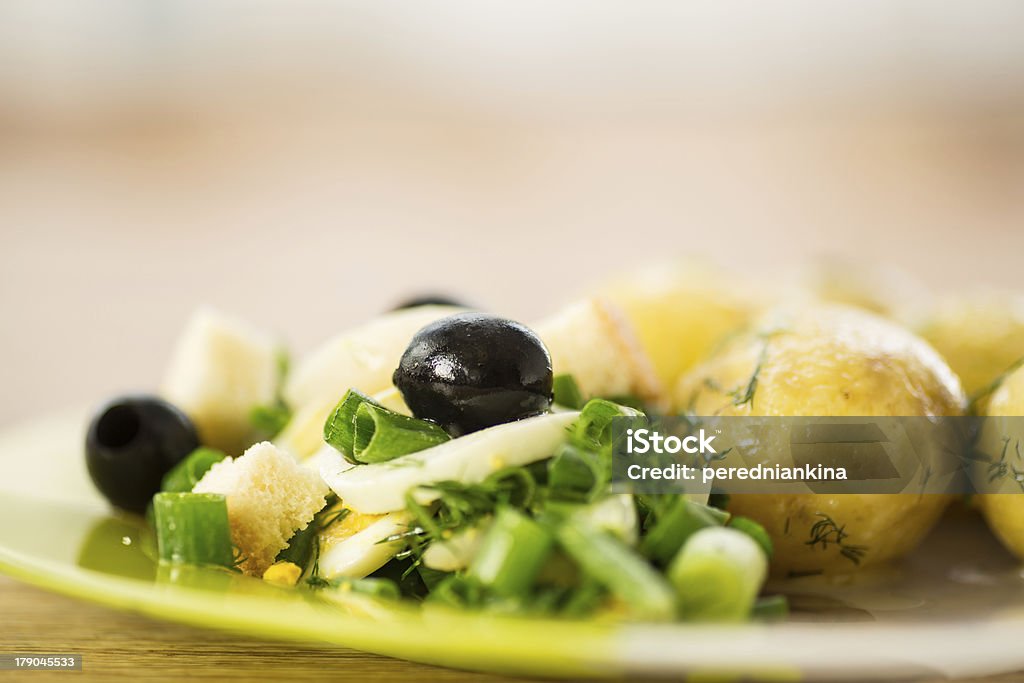 Salada verde com cebola e lula - Foto de stock de Almoço royalty-free