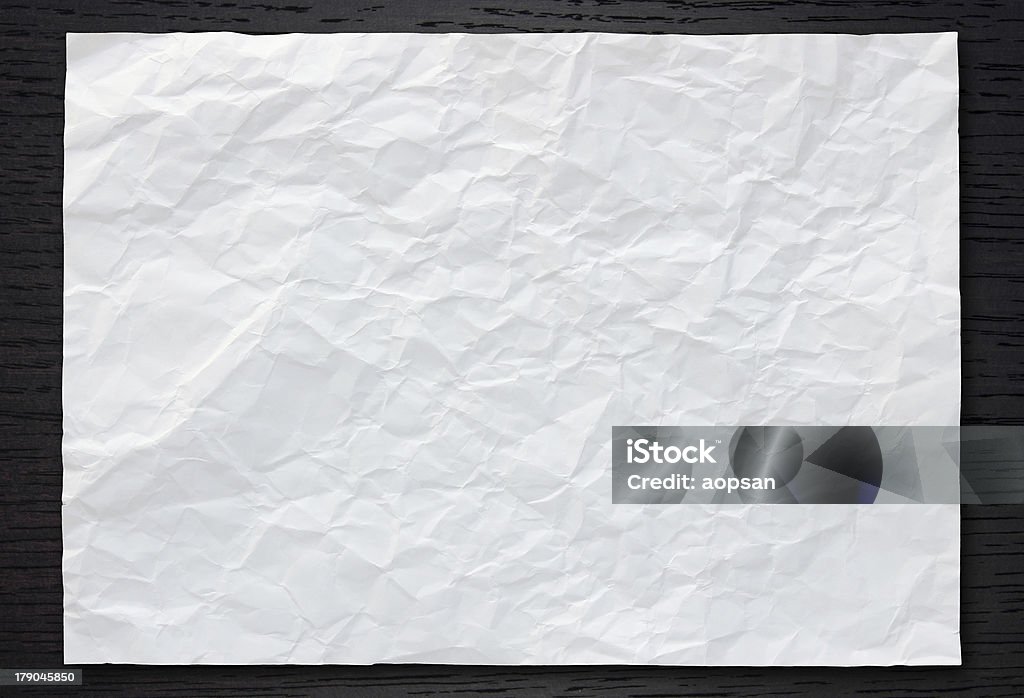 Branco Papel amarrotado em madeira escura - Royalty-free Abstrato Foto de stock