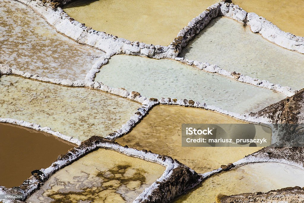 페류, 살리나스 de Maras, 사전 잉카 전통요법 소금 광산 (살리나스). - 로열티 프리 경외감 스톡 사진
