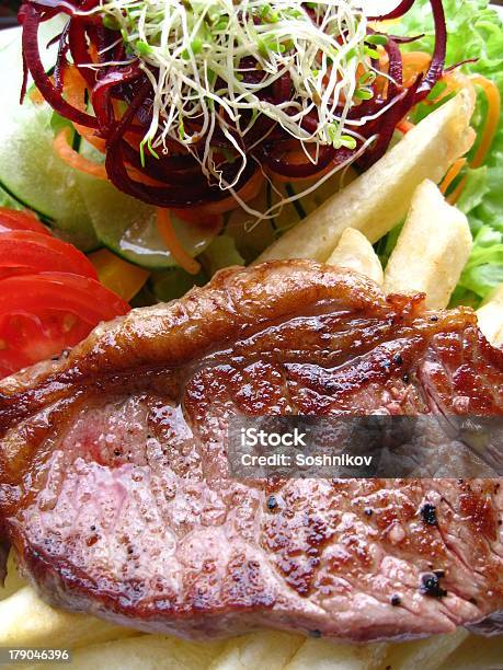 Rinderfiletsteak Mit Gemüse Stockfoto und mehr Bilder von Begehren - Begehren, Blutig, Dorsch