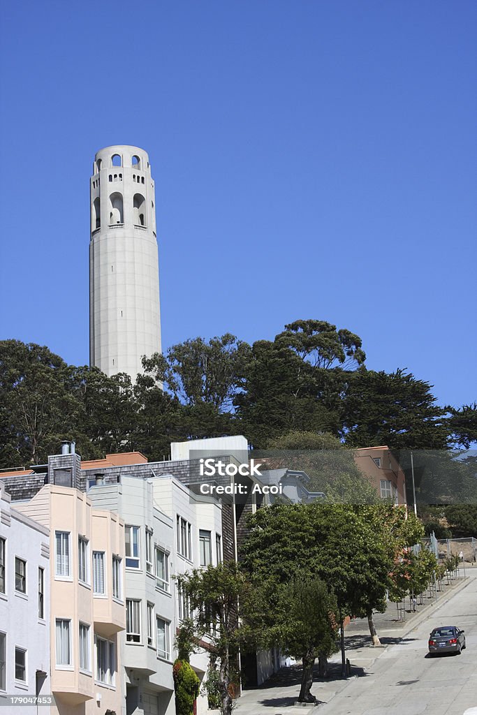 Coit Tower in San Francisco, Kalifornien, entfernt. - Lizenzfrei Anhöhe Stock-Foto