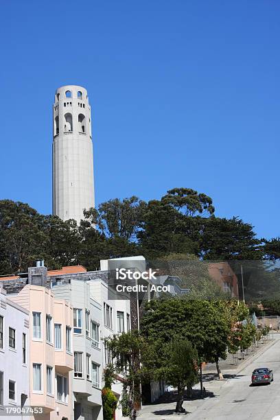 Coit Tower In San Francisco Kalifornien Entfernt Stockfoto und mehr Bilder von Anhöhe