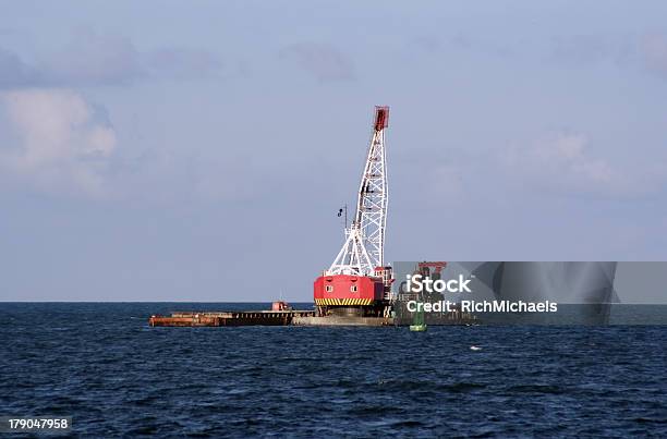 Dredge - Fotografias de stock e mais imagens de Canal - Mar - Canal - Mar, Canal - Água Corrente, Céu