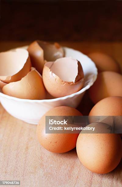 Foto de Ovos Frescos E Queridos Na Tigela Vazia e mais fotos de stock de Alimentação Saudável - Alimentação Saudável, Comida, Conceito