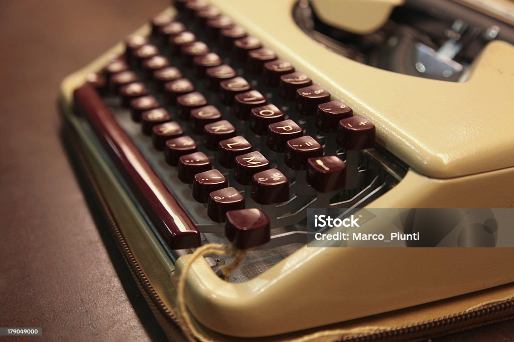 Máquina de escribir Vintage - Foto de stock de Anticuado libre de derechos