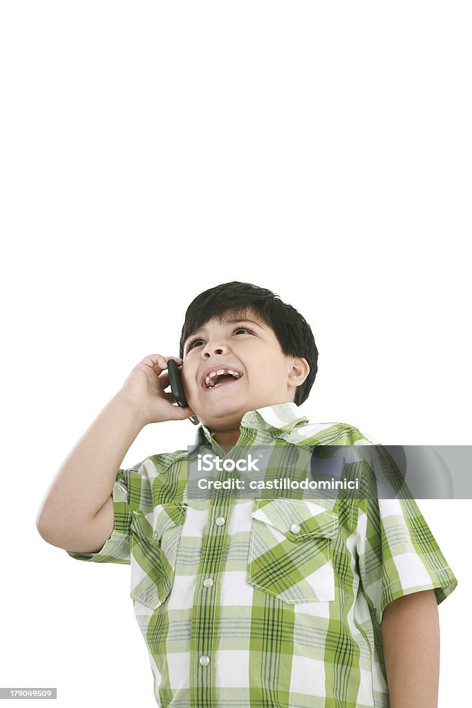 Kleine Junge lachen und Gespräche per Handy. - Lizenzfrei Am Telefon Stock-Foto