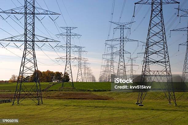 Hochspannungs01 Stockfoto und mehr Bilder von Gestreift - Gestreift, In einer Reihe, Wasserkraft