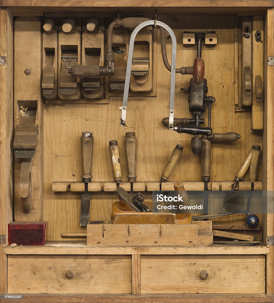 carpenters ferramentas em um armário de Madeira - Royalty-free Aberto Foto de stock
