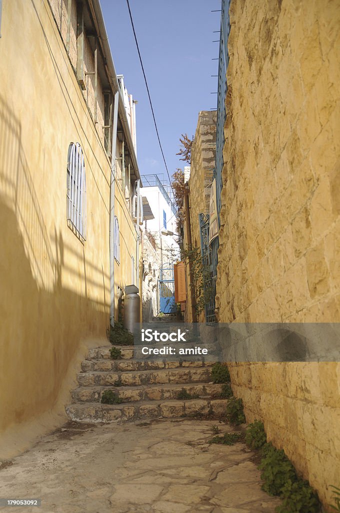 Estreito alley no Safed, Israel - Foto de stock de 12 Horas royalty-free