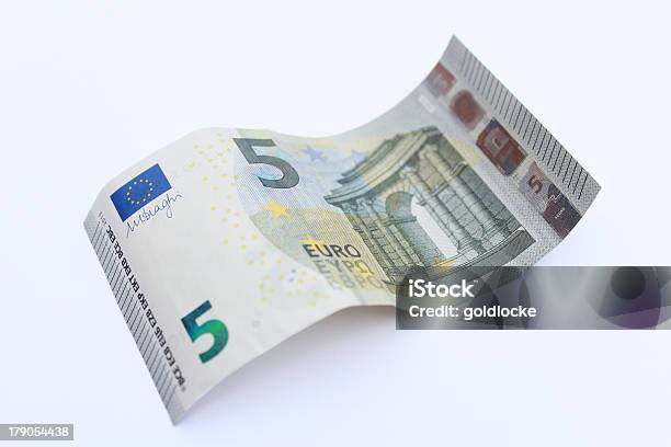 Ondulado Nota De Cinco Euros - Fotografias de stock e mais imagens de Nota de Cinco Euros - Nota de Cinco Euros, Nota, Número 5