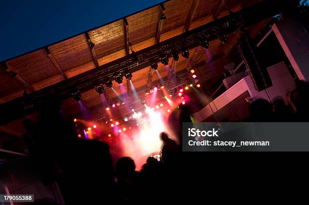 Konzert Im Freien Stockfoto und mehr Bilder von Beleuchtet - Beleuchtet, Bewegungsunschärfe, Bühne