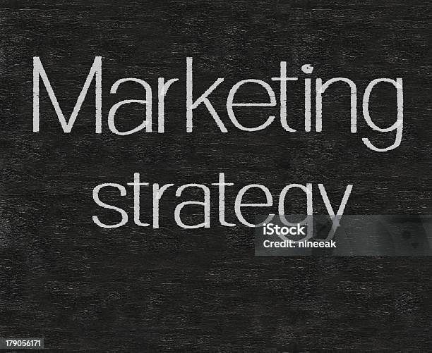 Маркетинговая Стратегия Письменного Blackboard Фон С Высоким Разрешением — стоковые фотографии и другие картинки Бизнес