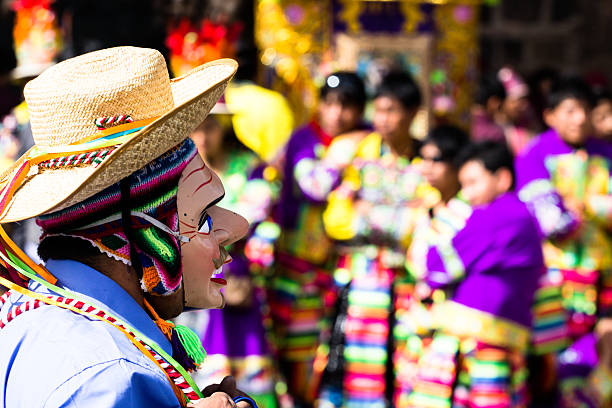 peruwiański tancerzy w paradzie w cusco. - south american culture zdjęcia i obrazy z banku zdjęć