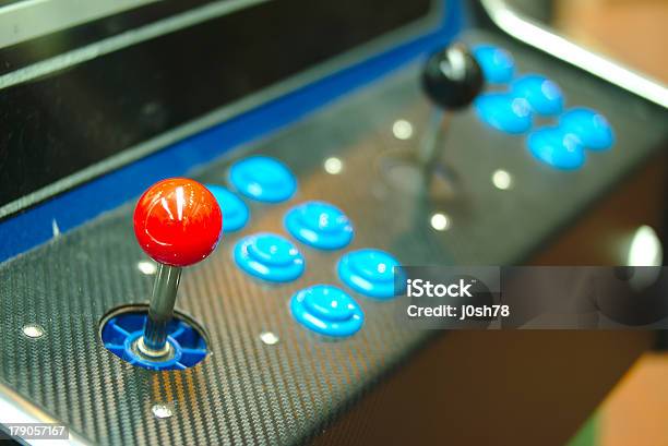 Foto de O Console E Joystick e mais fotos de stock de Jogos de arcada - Jogos de arcada, Videogame, Fora De Moda - Estilo