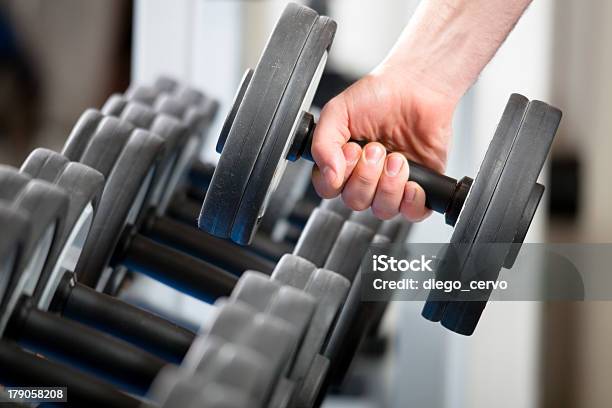 Foto de Academia De Ginástica e mais fotos de stock de 30 Anos - 30 Anos, Academia de ginástica, Adulto