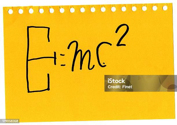 Photo libre de droit de Formel Relativitätstheorie Auf Gelbem Kinderhandschrift Blatt banque d'images et plus d'images libres de droit de E=mc2