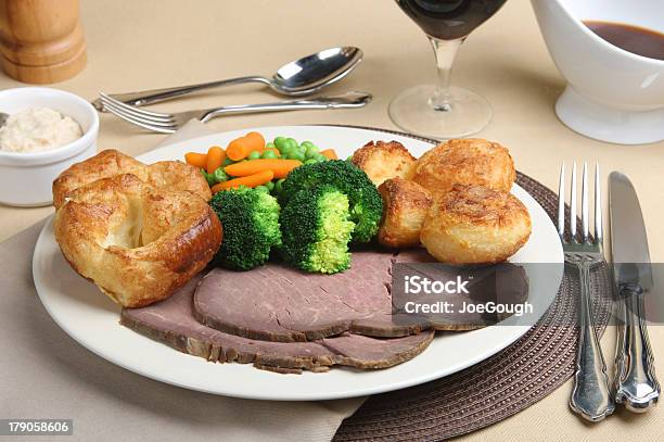 Roast Beef Abendessen Stockfoto und mehr Bilder von Bratengericht - Bratengericht, Britische Kultur, Brokkoli