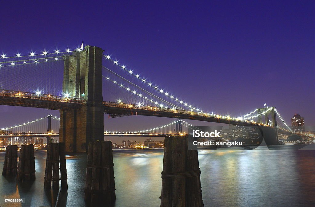 Brooklyn Bridge nocą - Zbiór zdjęć royalty-free (Bez ludzi)