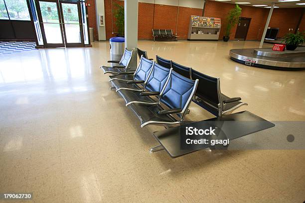 Foto de Área De Restituição De Bagagem e mais fotos de stock de Aeroporto - Aeroporto, Aço, Branco